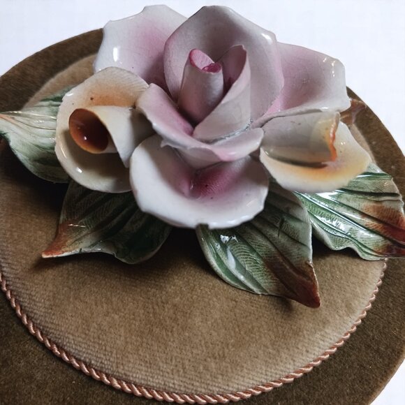 Vintage Capodimonte Style Porcelain Flower Wall Art with Gold Velvet and Tassel - Picture 11 of 13